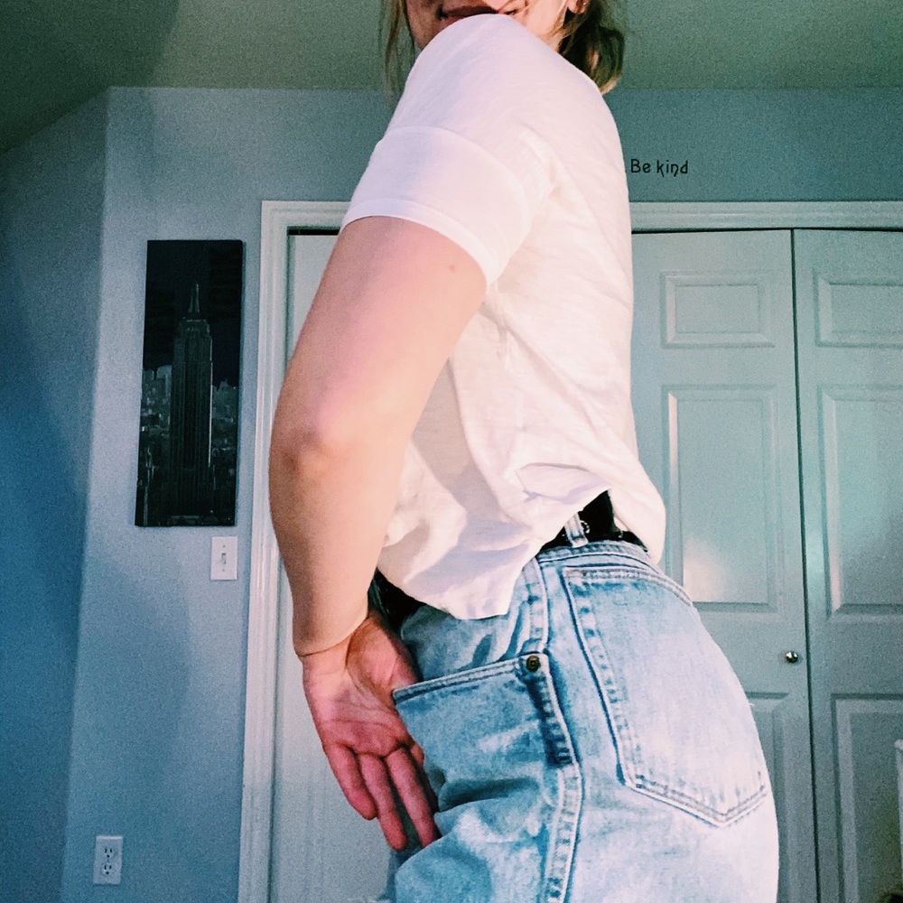 Basic white tee - Picture 2 of 2